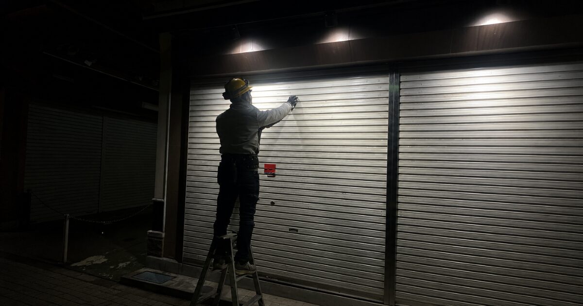 夜間のシャッター修理